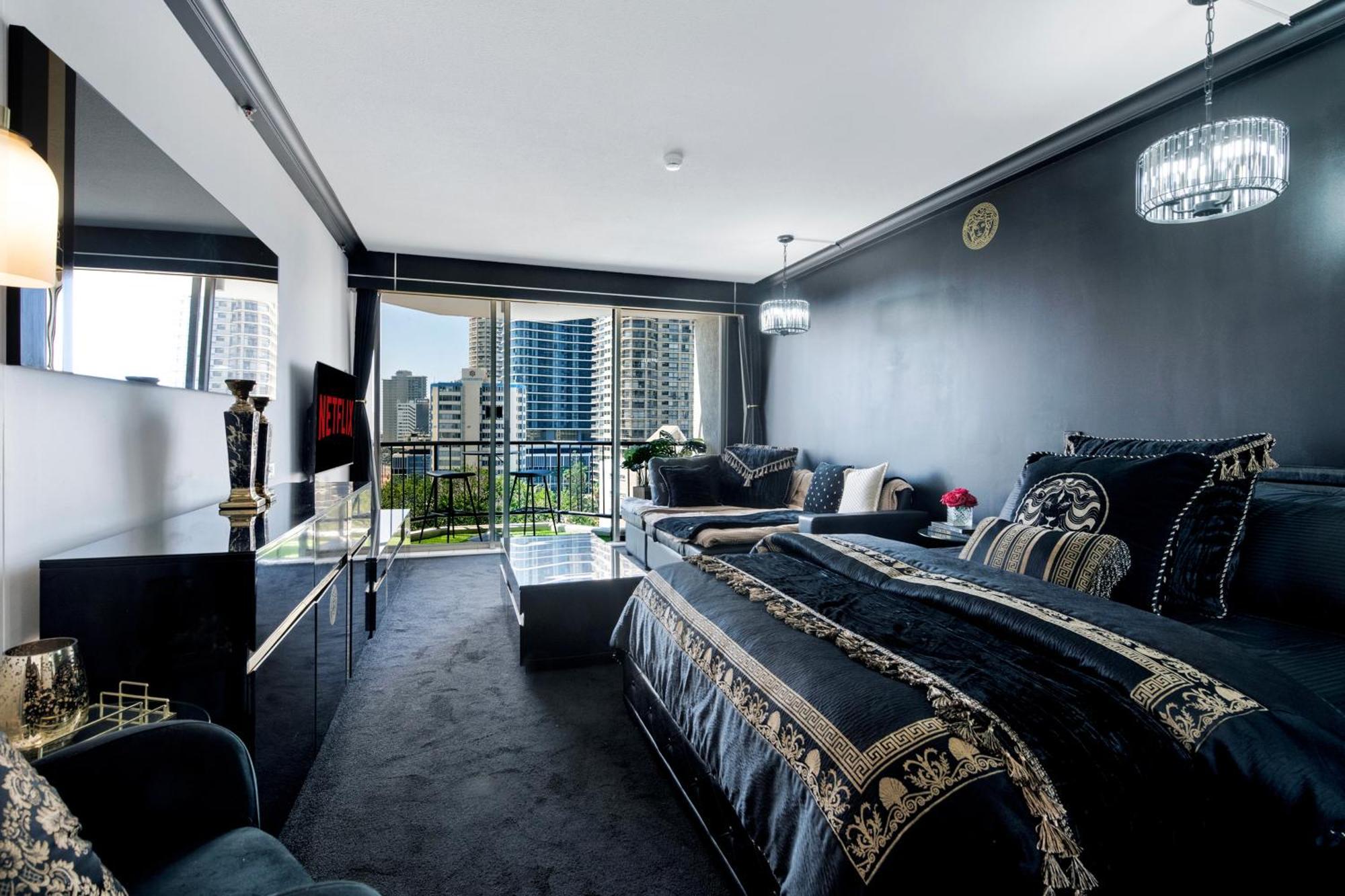 Hotel Designer - Versace On View *